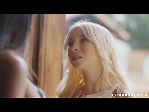 ❤️ A nena chega a casa uns meses despois e acaba comendo o coño da súa madrastra ❤️ Vídeo anal na pornografía gl.full-porner.ru