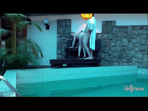 ❤️ O xefe invita a criada á piscina, pero non puido resistirse a un quente ❤️ Vídeo anal na pornografía gl.full-porner.ru